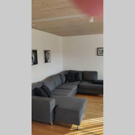 Helt Hus Naer Fjord Og Indkobs Center