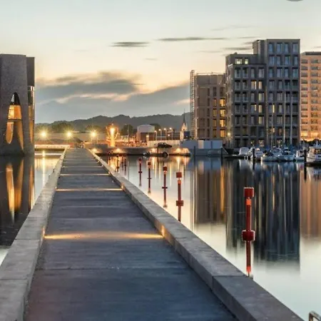 Helt Hus Naer Fjord Og Indkobs Center Villa *